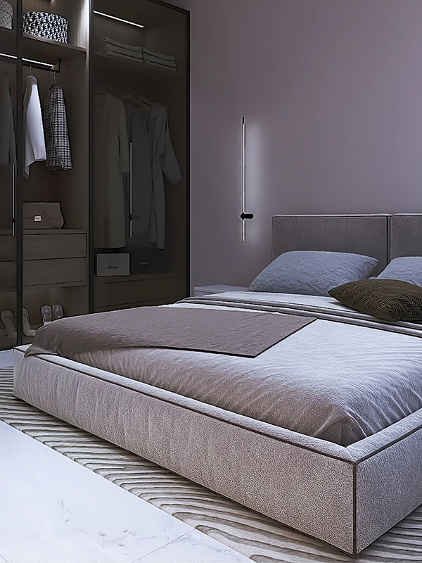 Galeria 7 Këndi i krevatit në dhomën e gjumit me ndriçues modern minimalist dhe pamje drejt garderobës me dyer xhami të errët - Detaj interior design nga Studio Arkitekture